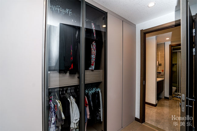 95㎡三居，客餐廳之間打造工作區(qū)，將生活與工作和諧結(jié)合